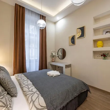 Exclusive N' Grand Center With 5 Bedrms Apartamento