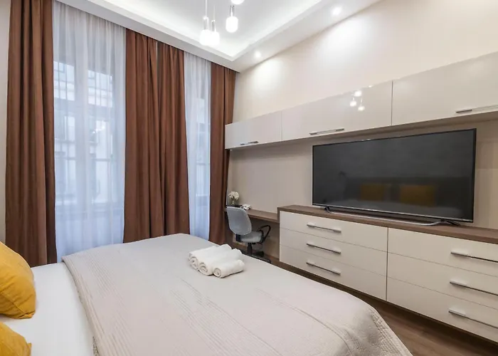 Exclusive N' Grand Center With 5 Bedrms